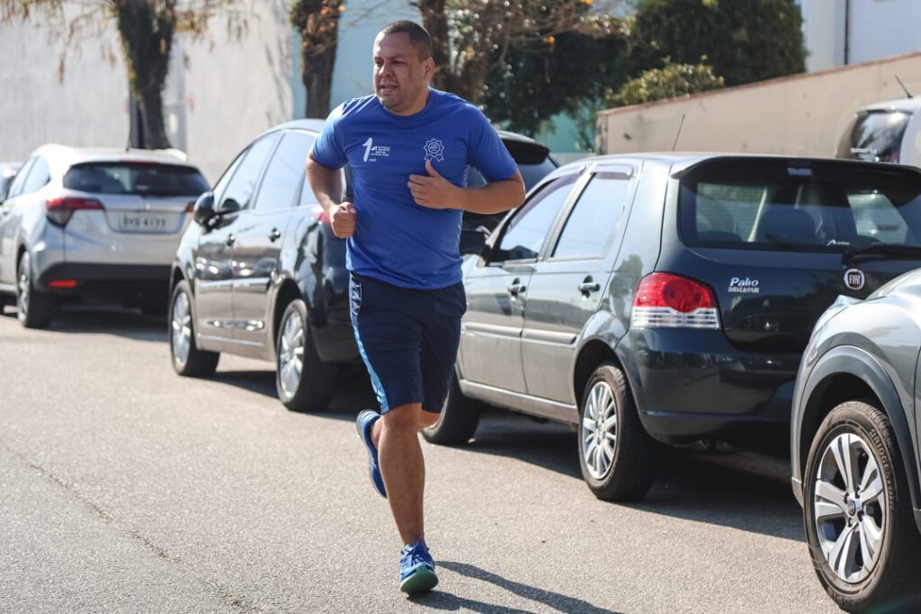 Praticante de corrida de rua.